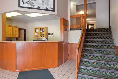 Photo 3 - Super 8 by Wyndham Omaha NE