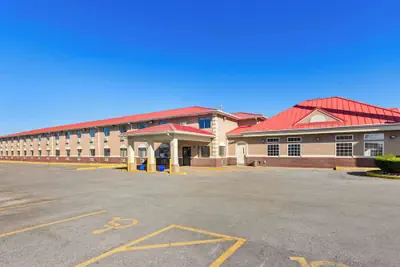 Photo 2 - Super 8 by Wyndham Elizabethtown