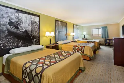Photo 4 - Super 8 by Wyndham Rochelle