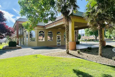 Photo 2 - Hotel Zion Inn