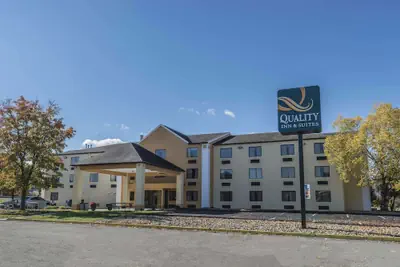 Photo 2 - Quality Inn & Suites Pittsburgh Harmarville