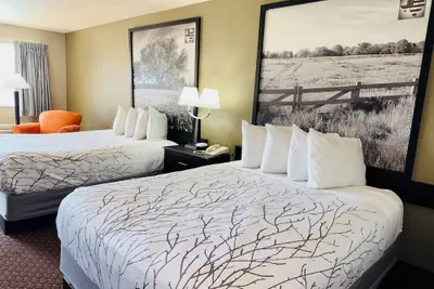 Photo 4 - Hill Country Inn & Suites - New Braunfels / Gruene