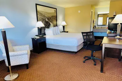 Photo 3 - Hill Country Inn & Suites - New Braunfels / Gruene