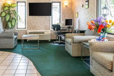 Photo 2 - Rodeway Inn Madison Heights - Detroit