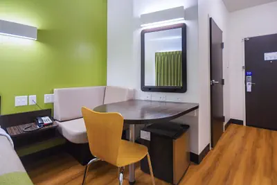Photo 2 - Days Inn by Wyndham South Bend / Notre Dame