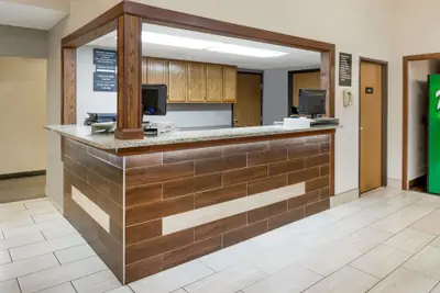 Photo 2 - Super 8 by Wyndham West Plains