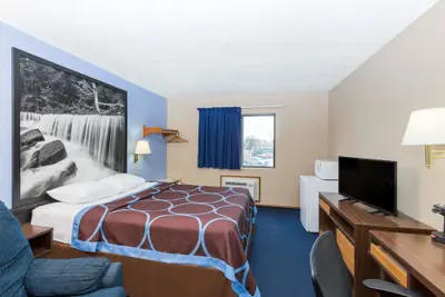 Photo 5 - Super 8 by Wyndham Manhattan KS