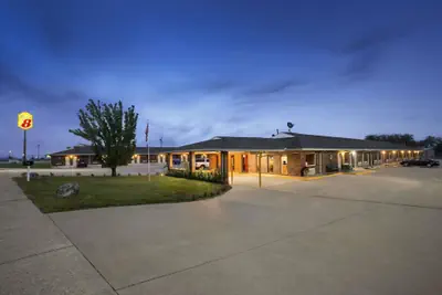 Photo 2 - Super 8 by Wyndham Henryetta