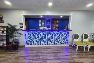 Photo 4 - Express Inn Parsons