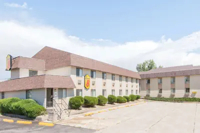 Photo 2 - Super 8 by Wyndham Buffalo