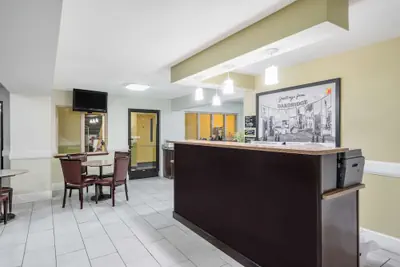 Photo 2 - Super 8 by Wyndham Dandridge
