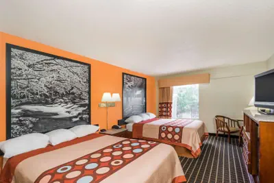 Photo 5 - Super 8 by Wyndham Dandridge