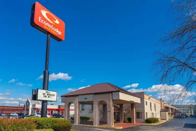 Photo 2 - Econo Lodge & Suites Clarksville near Governors Square Mall
