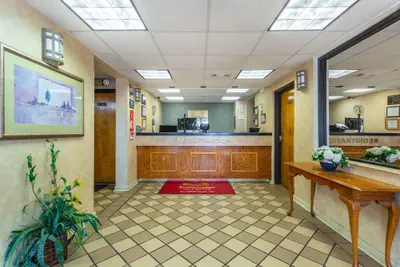 Photo 4 - Econo Lodge & Suites Clarksville near Governors Square Mall