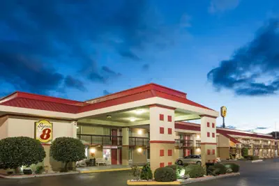 Photo 2 - Super 8 by Wyndham Tifton