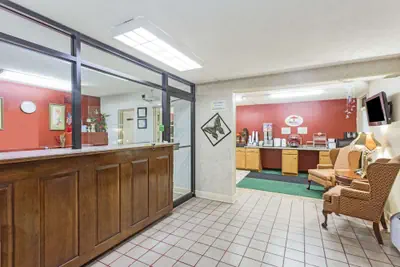 Photo 3 - Super 8 by Wyndham Tifton