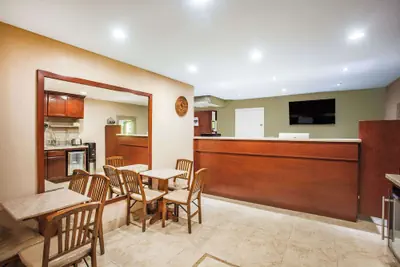 Photo 4 - Super 8 by Wyndham Redlands/San Bernardino