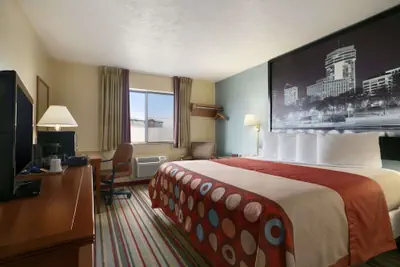 Photo 4 - Super 8 by Wyndham Park City/North Wichita Area
