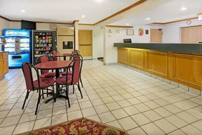 Photo 2 - Super 8 by Wyndham Canonsburg/Pittsburgh Area