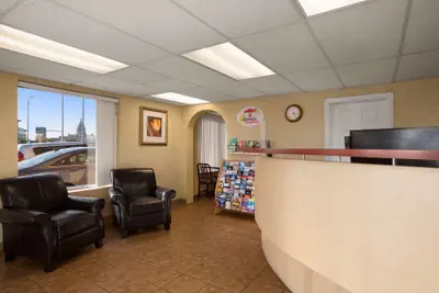 Photo 2 - Super 8 by Wyndham Austin Downtown/Capitol Area