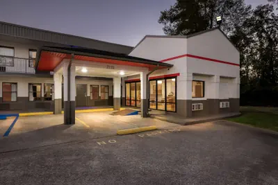 Photo 2 - Super 8 by Wyndham Gadsden AL