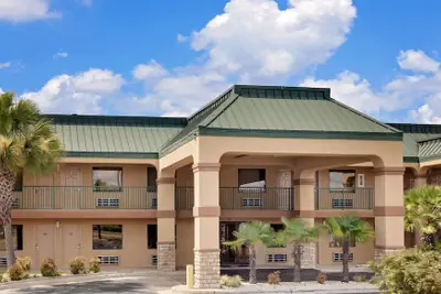 Photo 2 - Super 8 by Wyndham Byron/South Macon