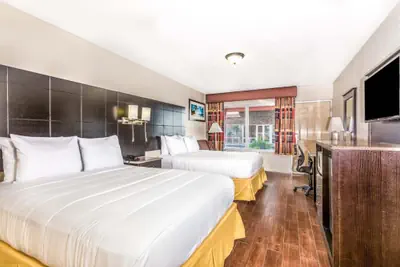 Photo 4 - Econo Lodge Inn & Suites Florida City