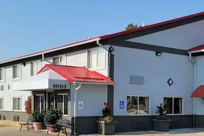 Photo 2 - Super 8 by Wyndham Jacksonville