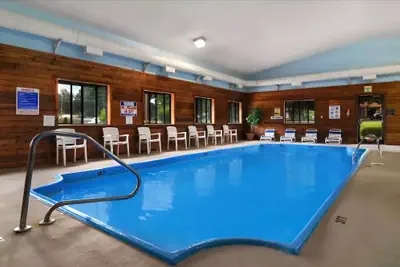 Photo 2 - Super 8 by Wyndham Paris