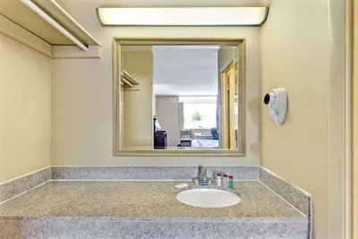 Photo 5 - Ramada by Wyndham Baltimore West
