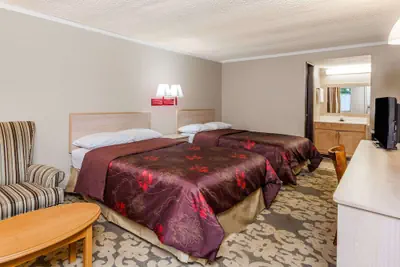 Photo 5 - Knights Inn Farmington Hill