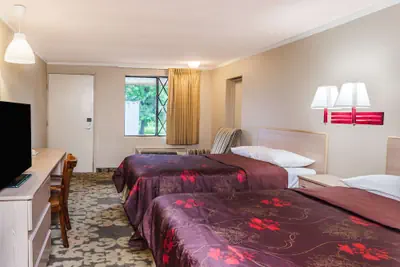 Photo 4 - Knights Inn Farmington Hill