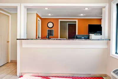 Photo 3 - Knights Inn Sterling Heights