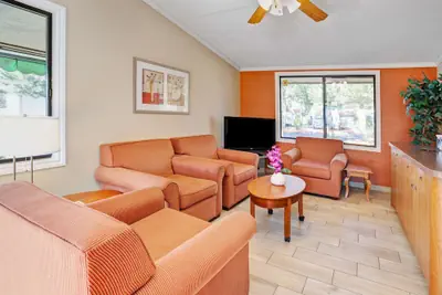 Photo 4 - Knights Inn Sterling Heights