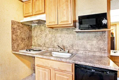 Photo 5 - Knights Inn Sterling Heights
