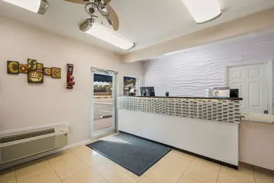 Photo 3 - SureStay Hotel by Best Western Sarasota Lido Beach