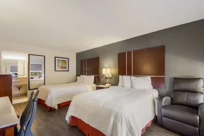 Photo 4 - SureStay Hotel by Best Western Sarasota Lido Beach