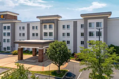 Photo 2 - La Quinta Inn & Suites by Wyndham Columbus - Edinburgh