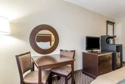 Photo 5 - Quality Inn Macomb near University Area