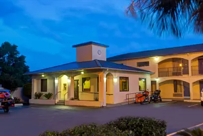 Photo 2 - Super 8 by Wyndham Walterboro