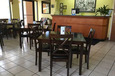 Photo 4 - Super 8 by Wyndham Walterboro