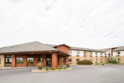 Photo 2 - AmericInn by Wyndham Mount Pleasant