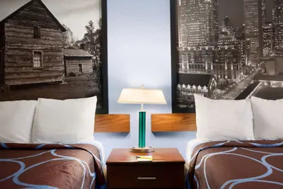 Photo 4 - Super 8 by Wyndham Charlotte University