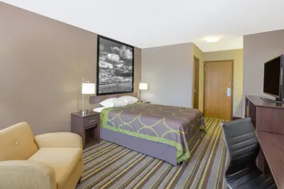 Photo 4 - Super 8 by Wyndham Hastings
