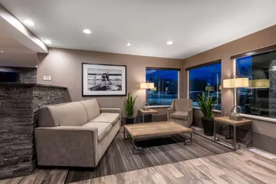 Photo 3 - La Quinta Inn & Suites by Wyndham Anchorage Airport