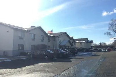 Photo 2 - Coldwater Inn & Suites near I 69