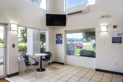 Photo 3 - Motel 6 Pensacola, FL - NAS