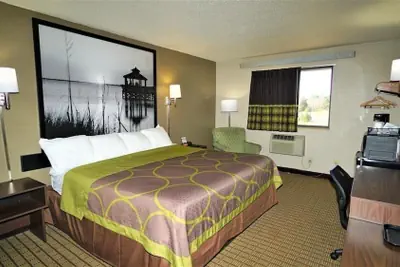 Photo 4 - Super 8 by Wyndham Greenville