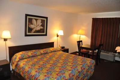 Photo 4 - Heritage Inn