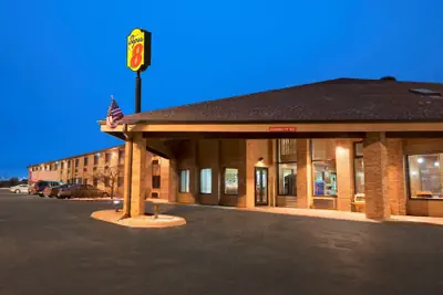 Photo 2 - Super 8 by Wyndham Green Bay I-43 Bus. Park